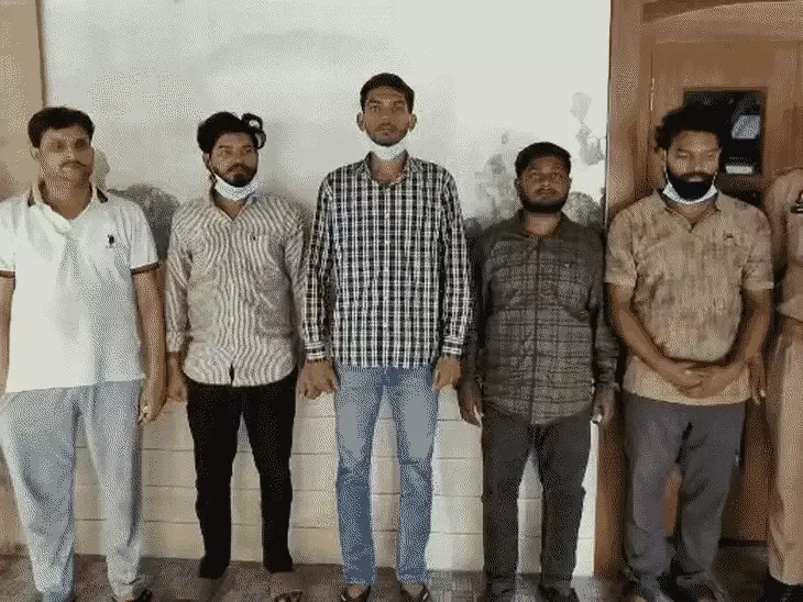 गोरखपुर में बड़ी कार्रवाई: साइबर ठगी के 4.9 करोड़ रुपये के मामले में पांच गिरफ्तार
