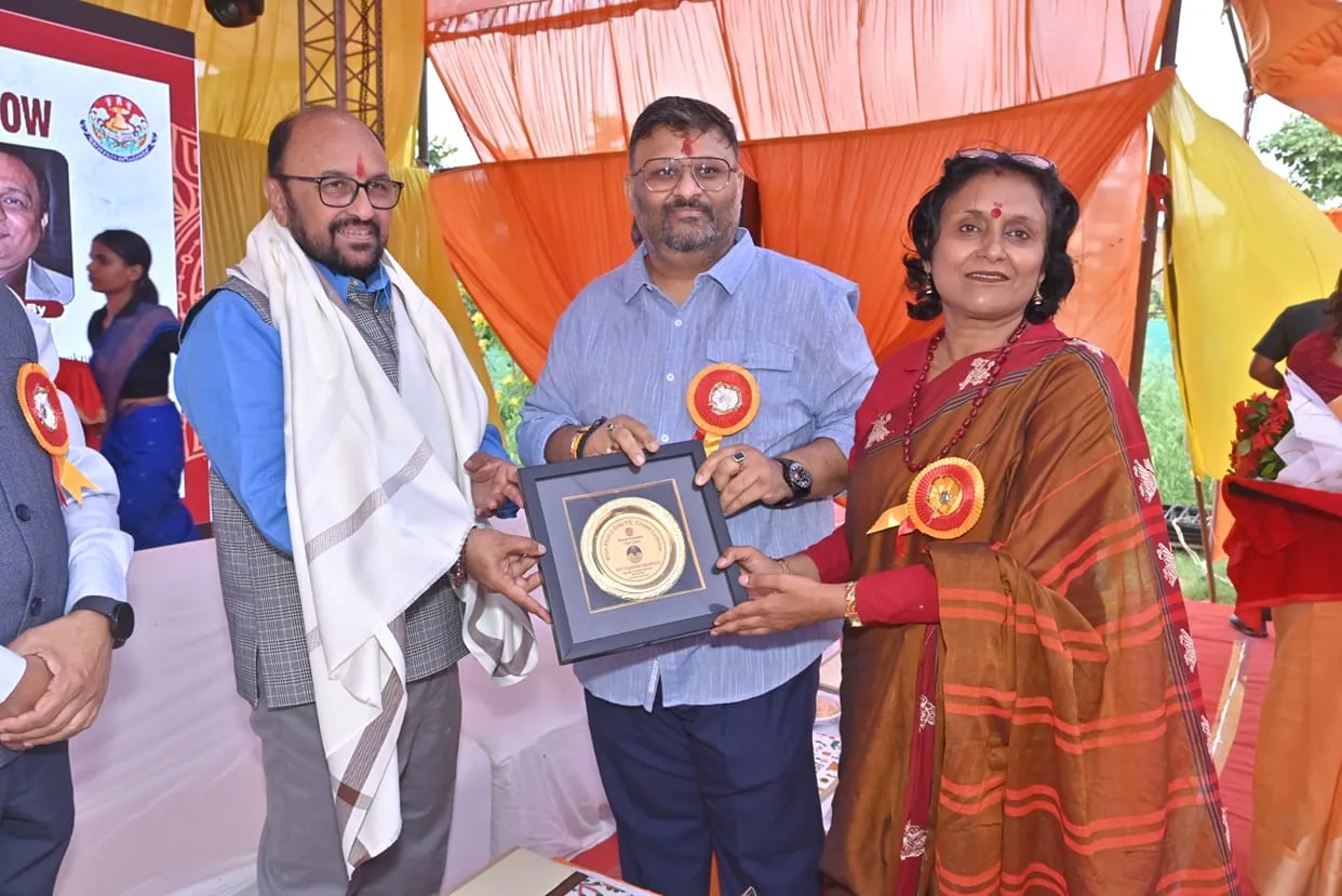 लखनऊ में सम्मान समारोह: मेधावी छात्रों और वरिष्ठ नागरिकों का हुआ अभिनंदन