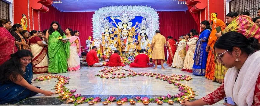 महानवमी उत्सव: लखनऊ में मां की भक्ति में डूबी रही राजधानी