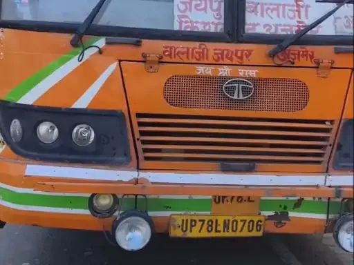 साण्डी में हंगामा: रोडवेज बस की टक्कर के बाद चालक और बाइक सवार में भिड़ंत