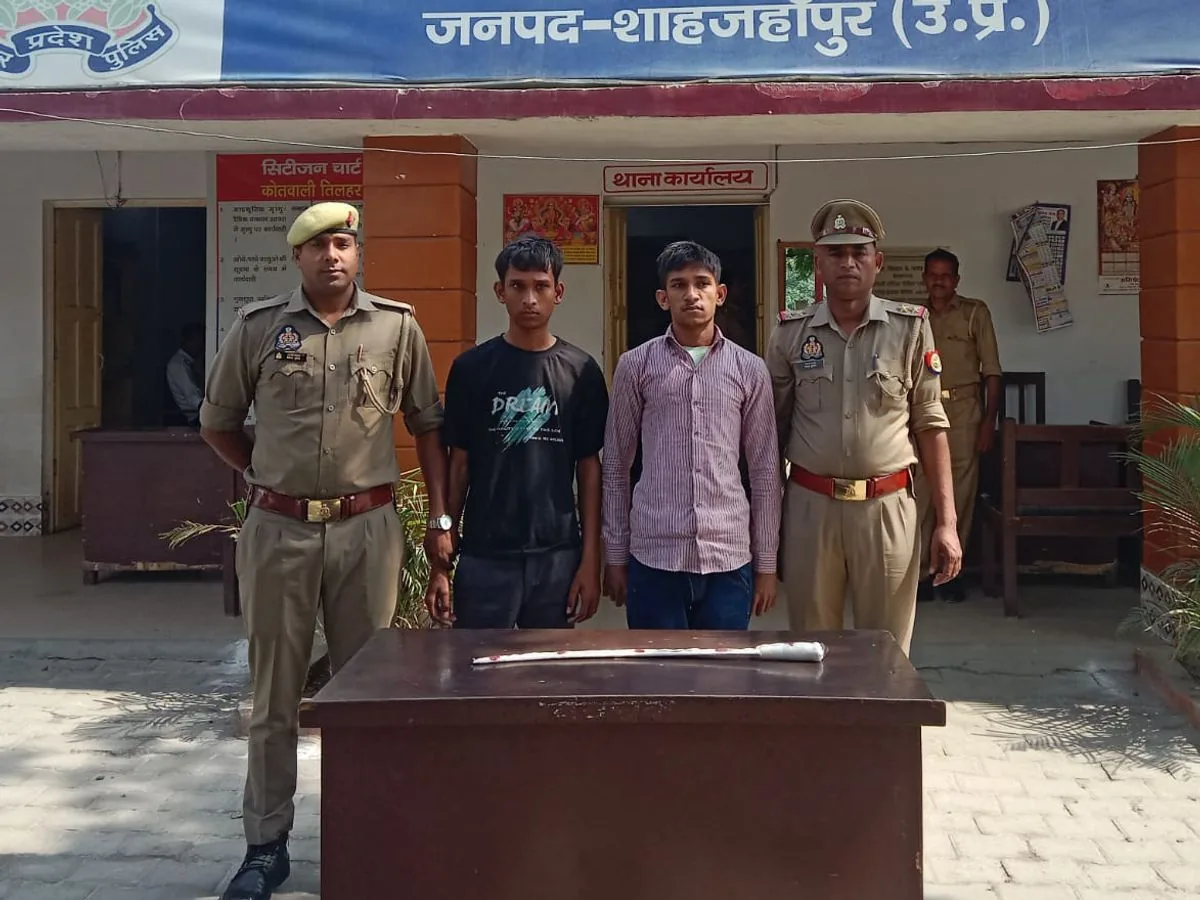 बड़ी कार्रवाई: तिलहर पुलिस ने दो वांछित अभियुक्तों को उनके घर से दबोचा