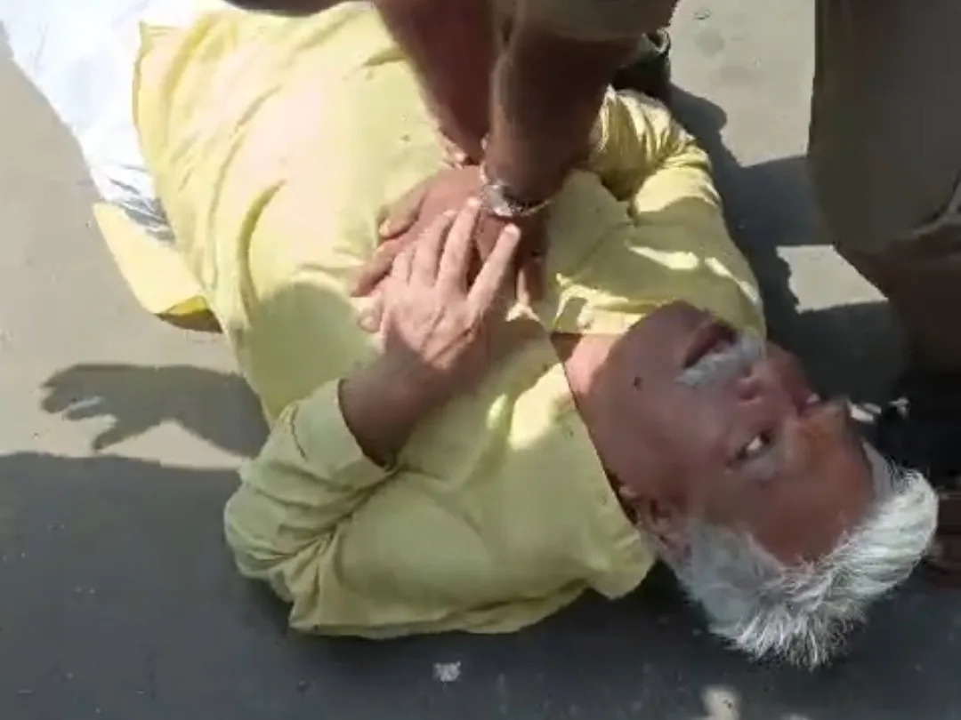 जीवन रक्षक सिपाही: लखनऊ में हार्ट अटैक से गिरे बुजुर्ग को सीपीआर देकर बचाई जान