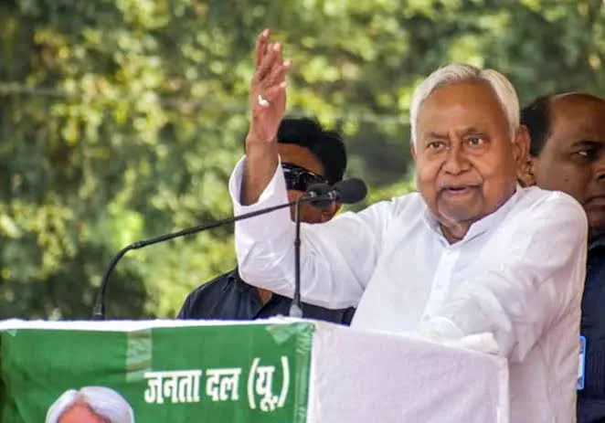 राजनीतिक चर्चा: बिहार के 10 सर्वश्रेष्ठ नेताओं में नीतीश कुमार की गिनती