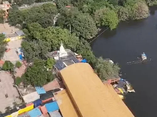 मंदिर के कपाट बंद: लखनऊ के 300 साल पुराने मां चंद्रिका देवी धाम में जलभराव