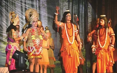 रामलीला विवाद: जलालपुर की गल्ला मंडी में युवक की पिटाई का वीडियो आया सामने