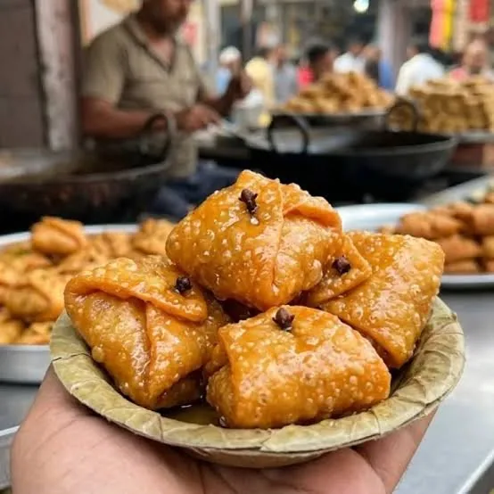 आजमगढ़ की लौंगलता: खस्ता और रसीली मिठाई का अनूठा स्वाद