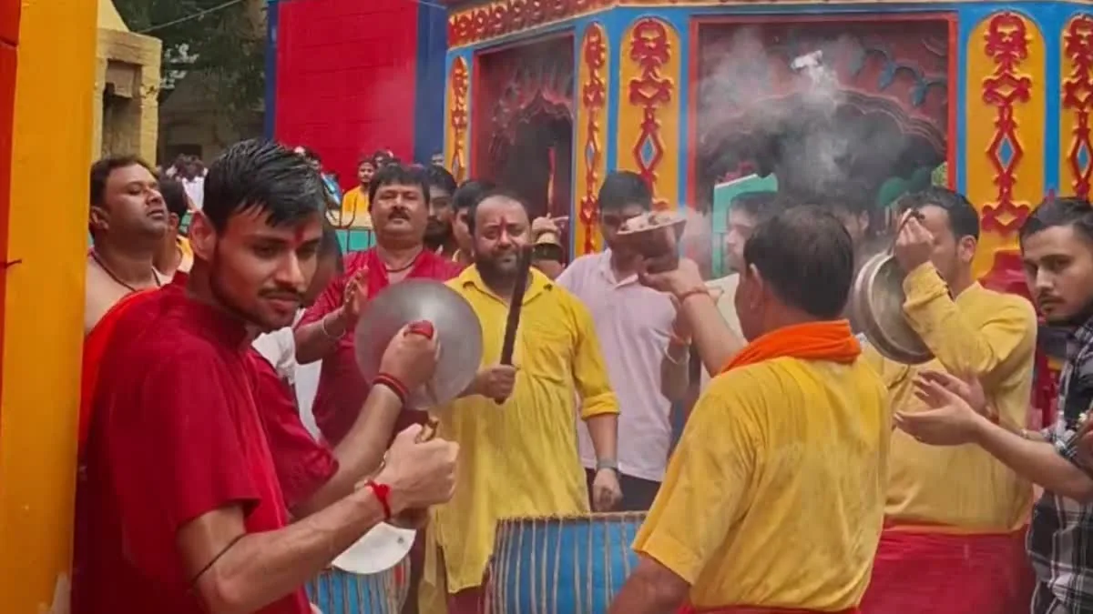 रजरप्पा मंदिर दर्शन: फिल्म निर्देशक मधुर भंडारकर ने मां छिन्नमस्तिका की विधि-विधान से की पूजा