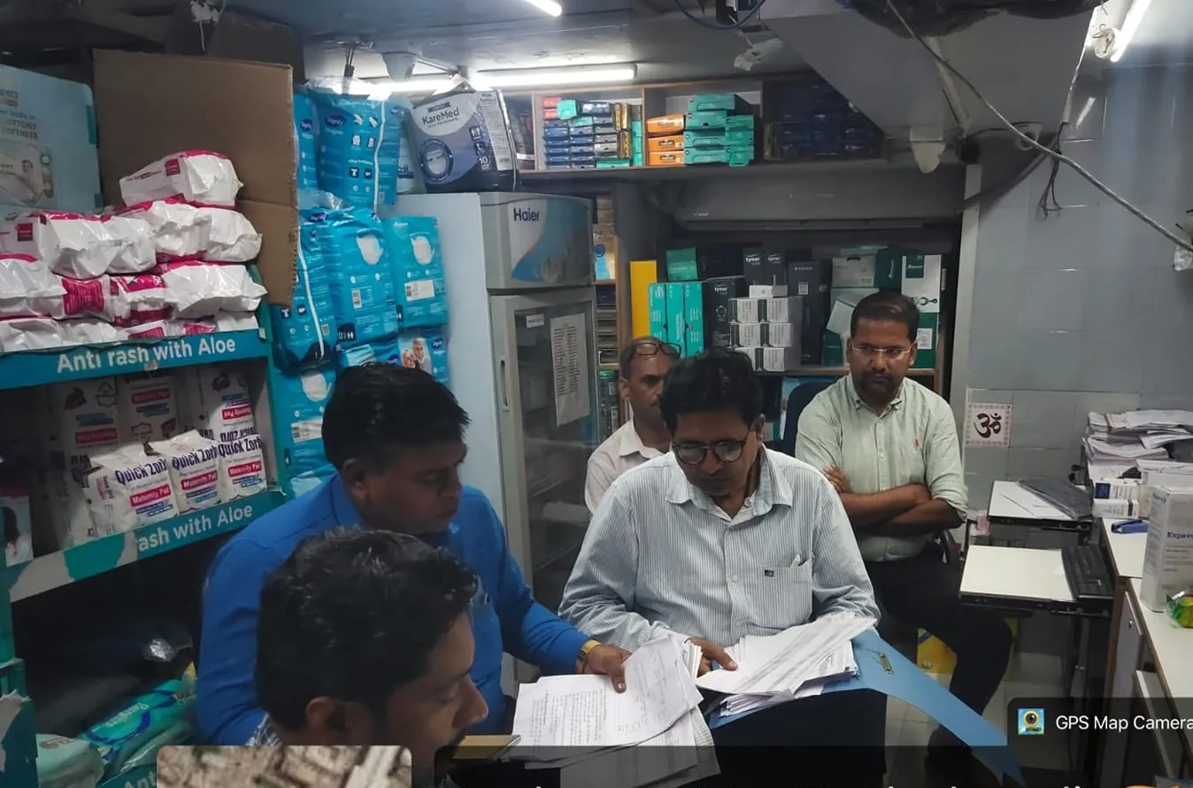 लखनऊ में कार्रवाई: निर्धारित मूल्य से अधिक पर दवाएं बेचने वालों पर शिकंजा