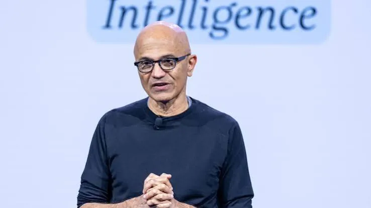 एआई पर नडेला की चेतावनी: एडवांस मशीनों को रोकने के लिए इमरजेंसी स्विच जरूरी