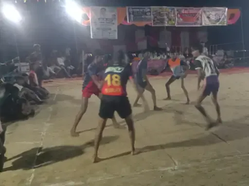 मड़ियाहूं कबड्डी प्रतियोगिता: बनारस की टीम ने मारी बाजी, जीते 6 हजार रुपये