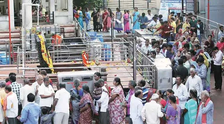 मुंगेर का शनि मंदिर: मयूर चौक पर भक्तों की उमड़ती है भारी भीड़