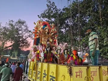 अयोध्या में घटना: मूर्ति विसर्जन से ठीक पहले क्षतिग्रस्त हुआ पंडाल