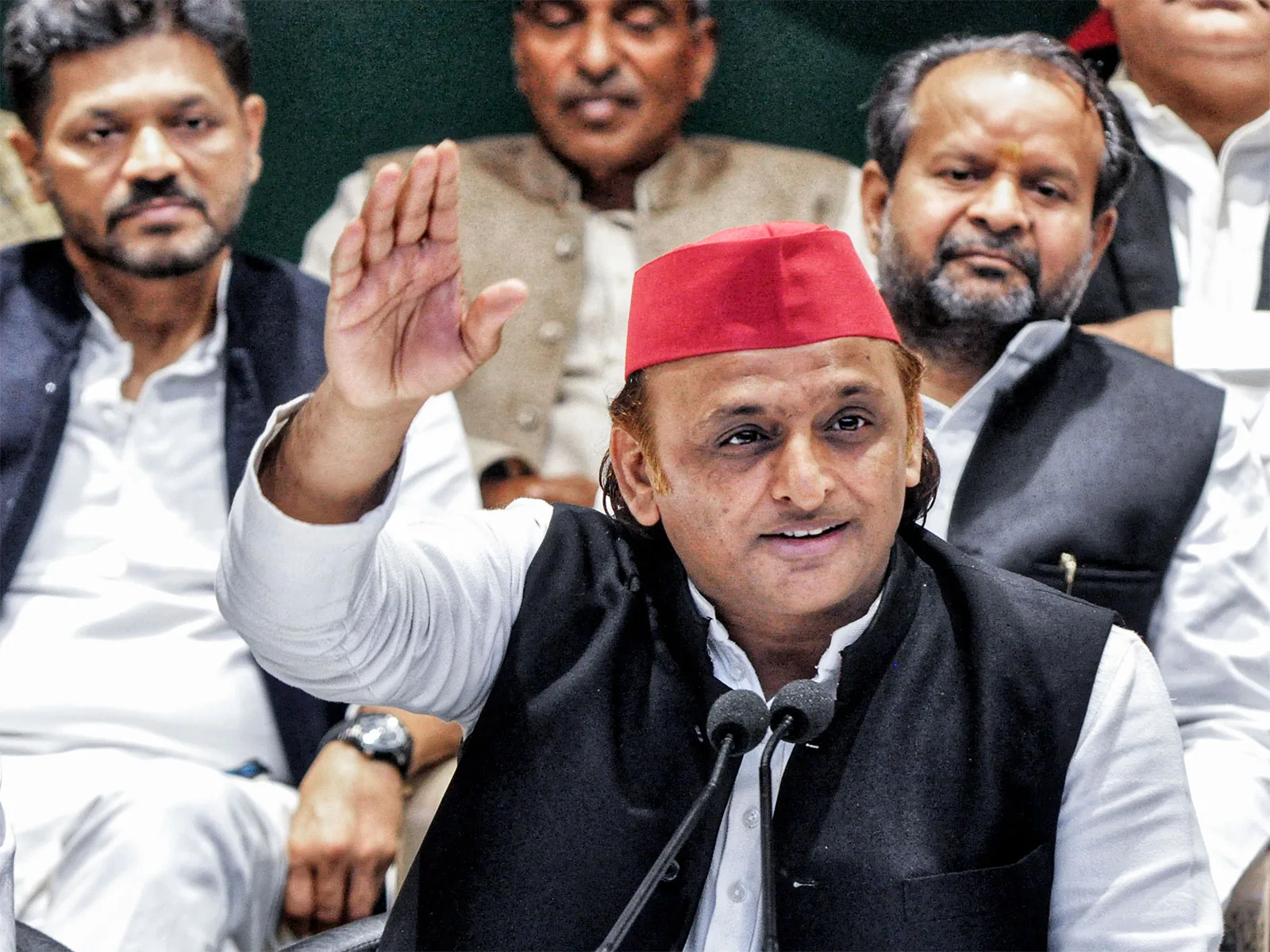 राजनीतिक हलचल: अखिलेश यादव ने किया 2027 के चुनाव के लिए पीडीए के प्रणपत्र का बड़ा ऐलान