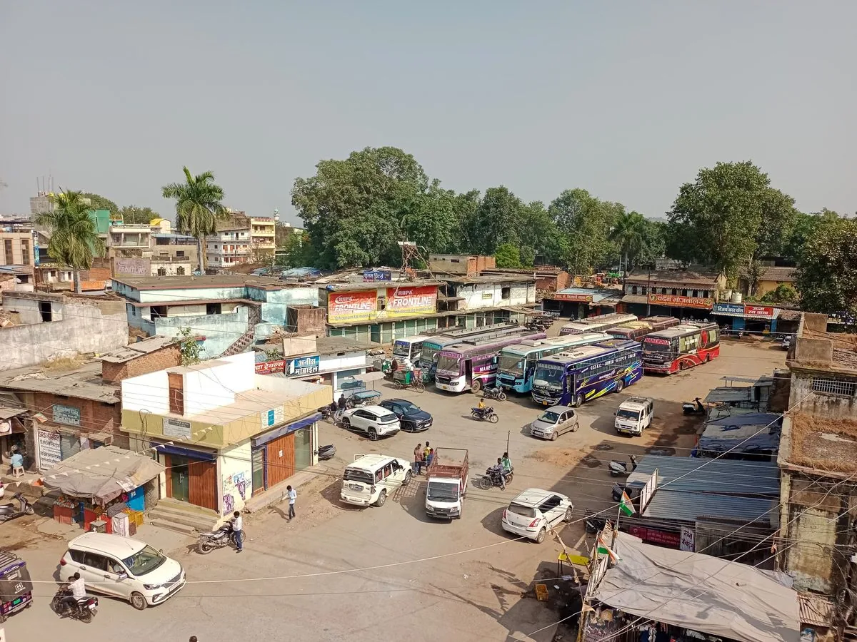 शिल्प बाजार का आरंभ: पुराने बस अड्डा परिसर में सजे पारंपरिक कलाओं के स्टॉल