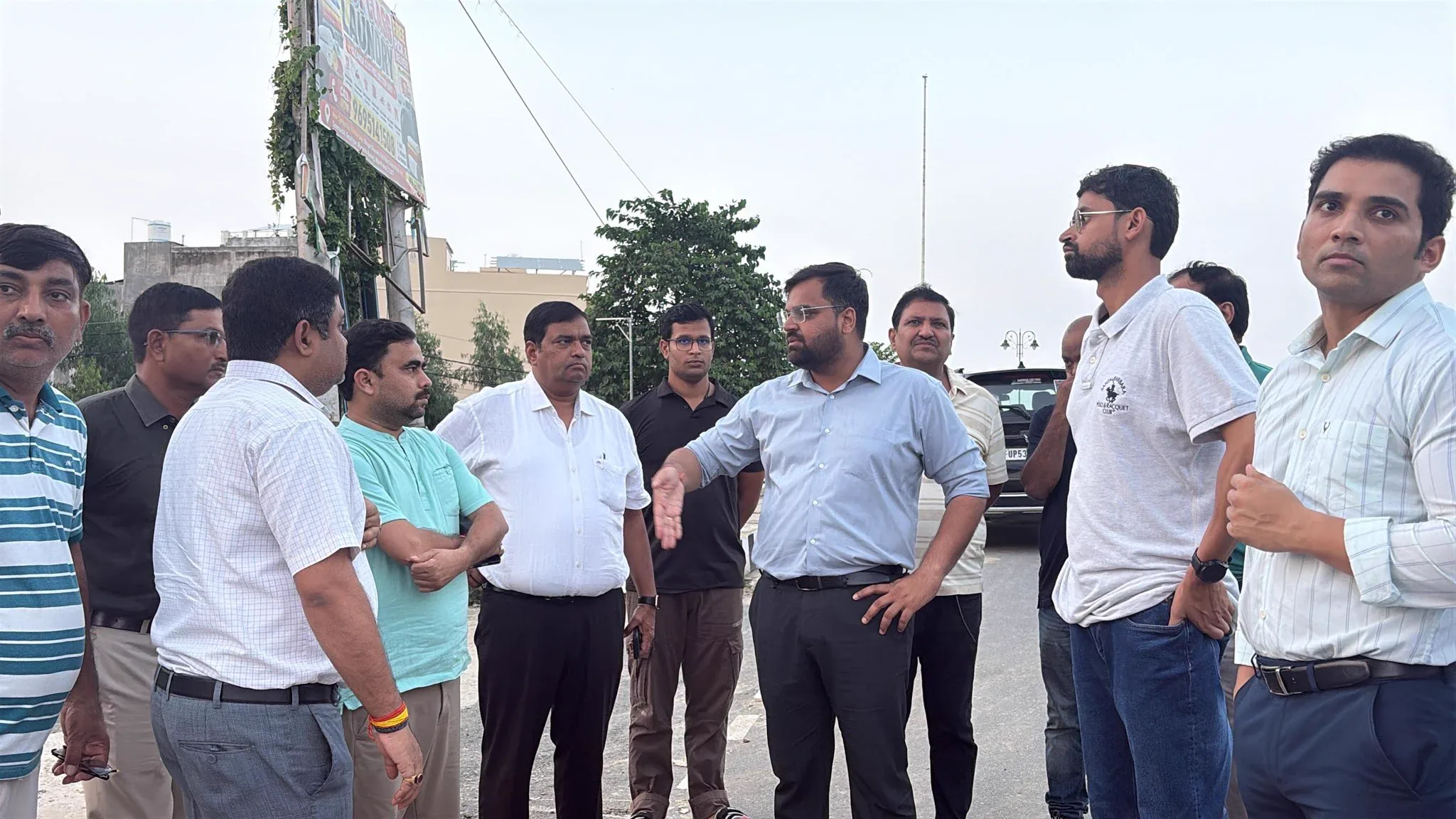 सफाई में लापरवाही पर सख्ती: गोरखपुर में सुबह 6:30 बजे तक झाड़ू लगाना अनिवार्य