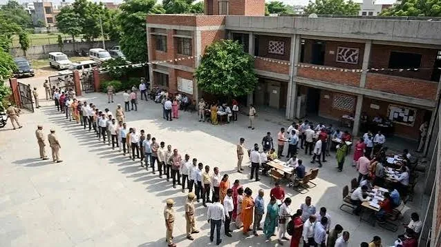 मेरठ खंड चुनाव: ग्रेटर नोएडा में मतदान केंद्रों और कार्मिकों की पूरी जानकारी