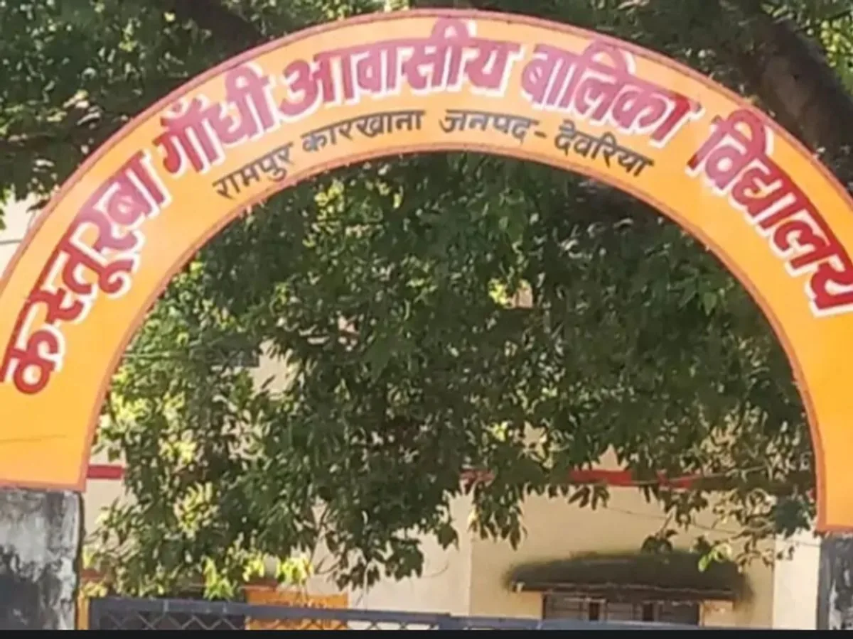 विशेष पहल: कस्तूरबा विद्यालय की छात्रा विधि एक दिन के लिए बनीं खंड शिक्षा अधिकारी