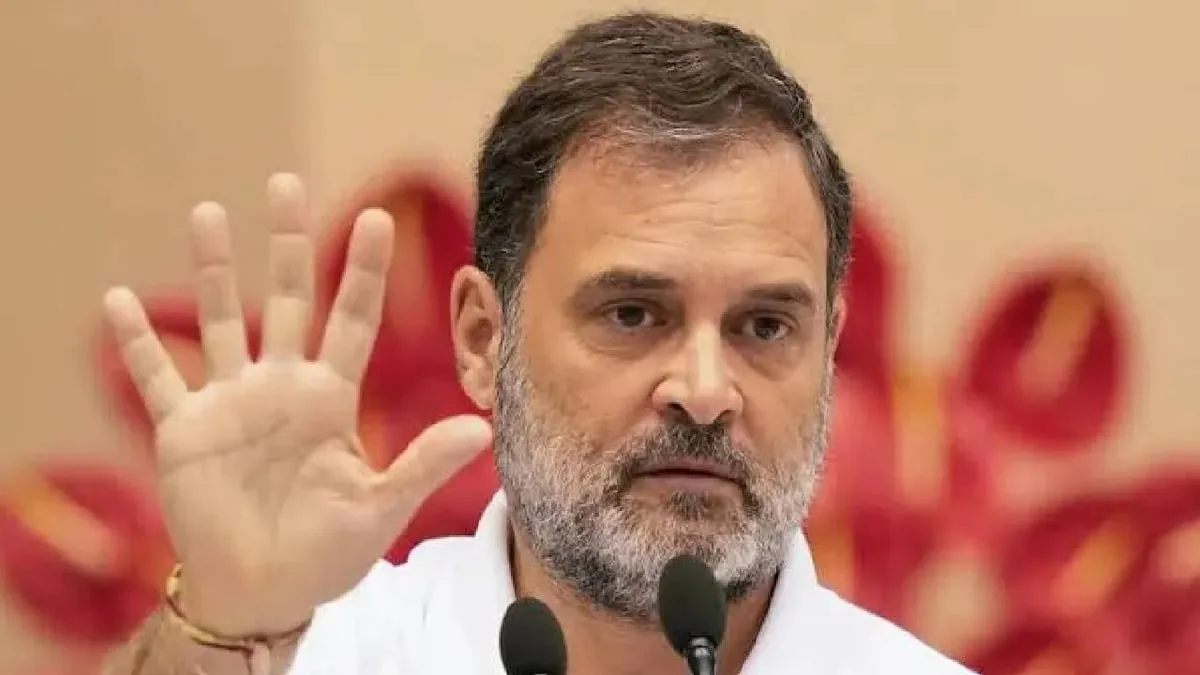राजनीतिक सरगर्मी: दिल्ली में राहुल गांधी के नेतृत्व में 300 विपक्षी सांसदों का मार्च