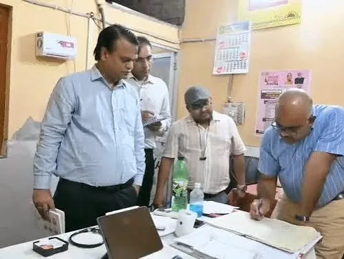 कानपुर में कार्रवाई: अनुशासनहीनता के आरोप में फार्मासिस्ट दिनेश यादव निलंबित