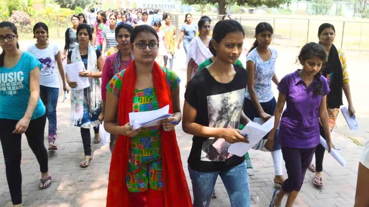 नियम सख्त: बिहार एसटीईटी परीक्षा में नेल पॉलिश और मेहंदी पर रोक