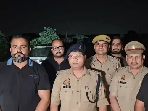 मुठभेड़ में गिरफ्तारी: साहिबाबाद में 50 हजार का इनामी वाहन चोर पुलिस फायरिंग में घायल