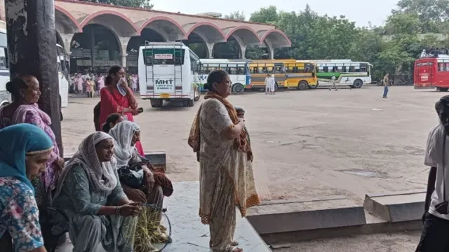 मोगा में चक्का जाम: पीआरटीसी और पनबस के अनुबंध कर्मचारियों का प्रदर्शन