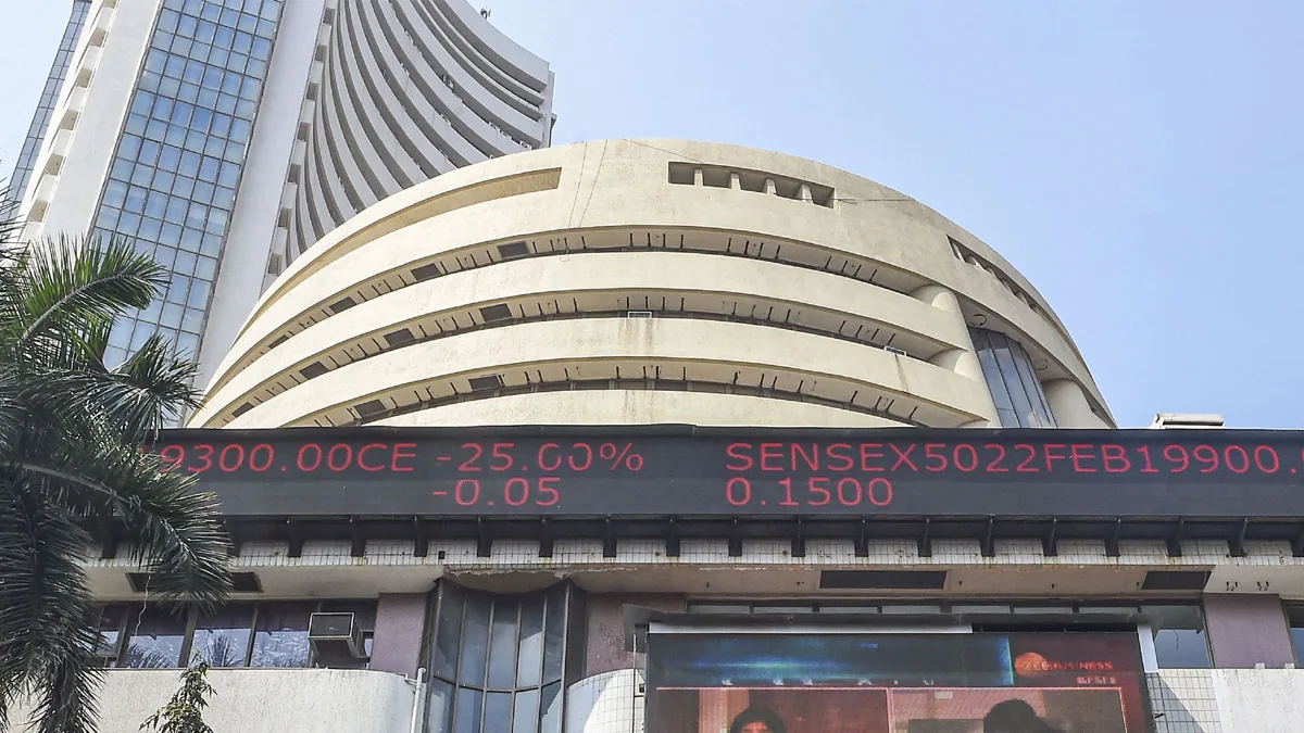 बाजार में गिरावट: सेंसेक्स 222 अंक टूटा और निफ्टी 23000 के नीचे फिसला