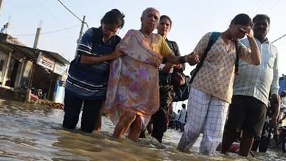 लखनऊ में जलभराव: रात भर जागते रहे लोग, आंगन में भरा पांच फीट पानी