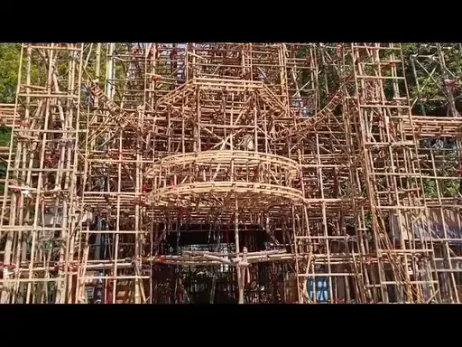 वाराणसी में कर्नाटक शैली: मछोदरी वार्ड में सज रहा 65 फीट ऊंचा दुर्गा पूजा पंडाल