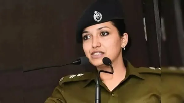 प्रशासनिक फेरबदल: बाराबंकी को मिली नई पुलिस अधीक्षक रवीना त्यागी, अर्पित विजयवर्गीय लखनऊ भेजे गए