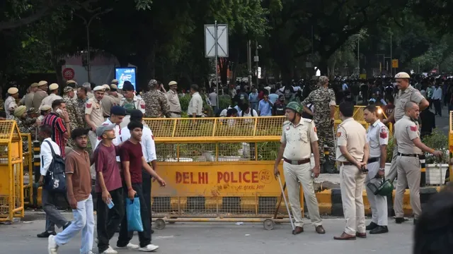 दिल्ली में विरोध प्रदर्शन: 500 सोशल मीडिया पोस्ट हटाए गए, पाकिस्तानी कनेक्शन का अंदेशा