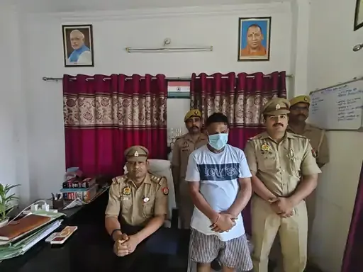 कफ सीरप तस्करी का भंडाफोड़: वाराणसी पुलिस ने शुभम के मुख्य सहयोगी विकास सिंह को दबोचा