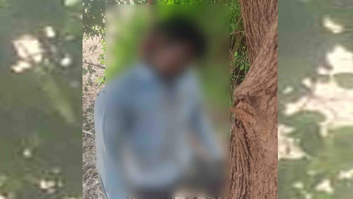 रहस्यमयी मौत: कानपुर के तिवारीपुर गांव में पेड़ से लटका मिला युवक का शव