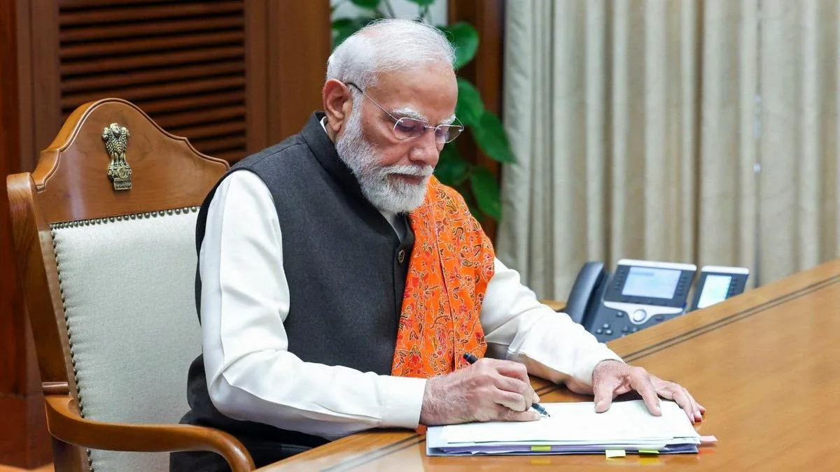 सार्वजनिक जीवन के 25 साल: प्रधानमंत्री नरेंद्र मोदी के नेतृत्व में विकास की राजनीति का बदला हुआ स्वरूप