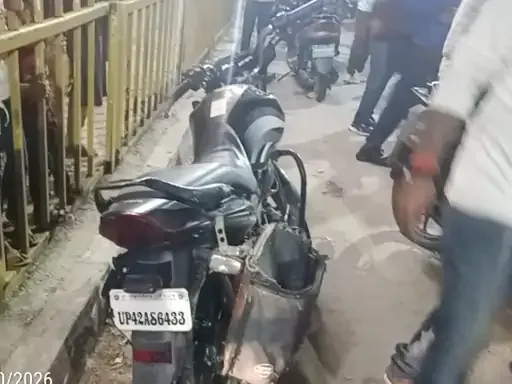 सड़क दुर्घटना में गंभीर: अयोध्या-रायबरेली हाईवे पर बाइक और साइकिल की टक्कर