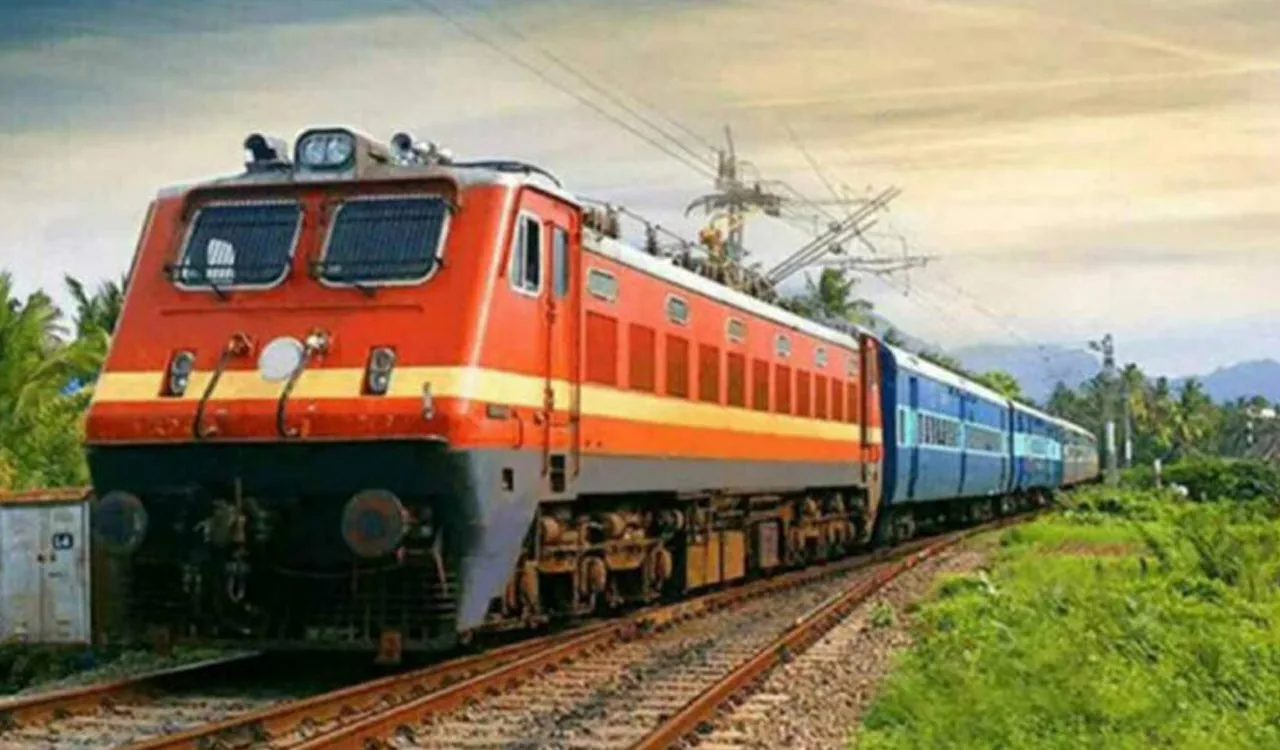 त्योहारी यात्रा राहत: रेलवे ने गोमो के रास्ते लखनऊ और आदित्यपुर के बीच चलाई विशेष ट्रेन