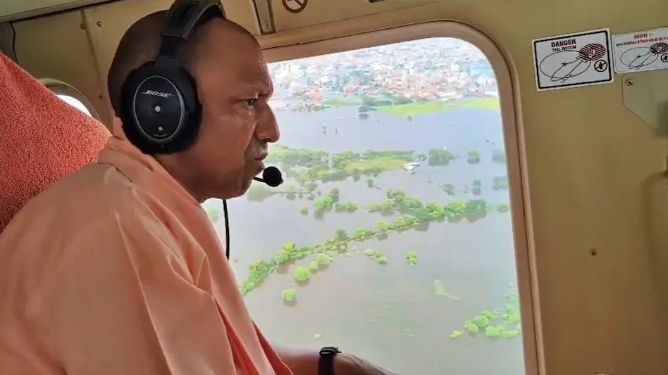 गोमती का कहर: लखनऊ में मुख्यमंत्री ने किया बाढ़ग्रस्त इलाकों का हवाई सर्वेक्षण