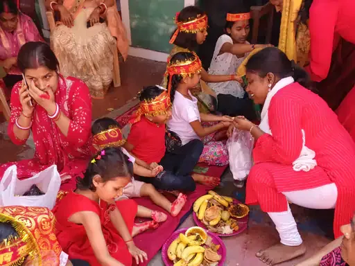 कन्या पूजन उत्सव: चार फाटक रोड हनुमान मंदिर में हुआ धार्मिक आयोजन