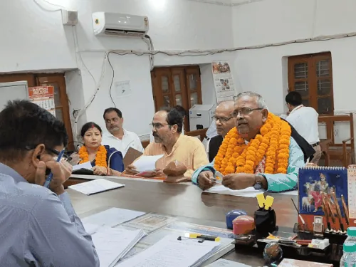 राजनीतिक हलचल: गोरखपुर में भाजपा प्रत्याशी ध्रुव त्रिपाठी और अजय सिंह समेत 12 लोगों ने दाखिल किया नामांकन
