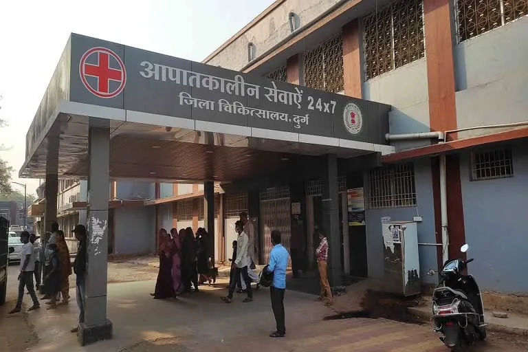 चिकित्सा आपातकाल: दुर्ग जिला अस्पताल में भर्ती हुए पहले कलेक्टर, पेट दर्द से परेशान