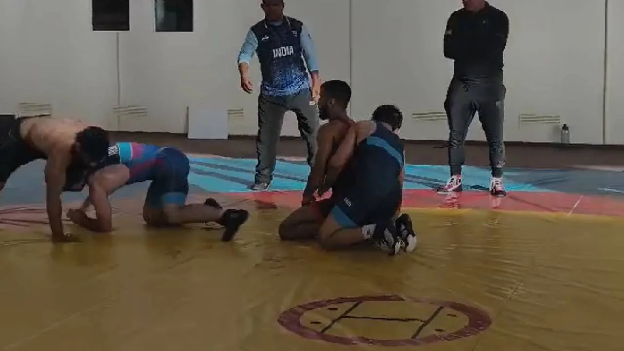 कुश्ती शिविर शुरू: लखनऊ के साई सेंटर में भारतीय पहलवान कर रहे विश्व चैंपियनशिप की तैयारी