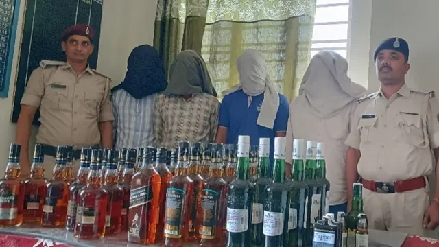 सप्तक्रांति एक्सप्रेस में बड़ी कार्रवाई: चार करोड़ रुपये की चरस के साथ दो तस्कर गिरफ्तार