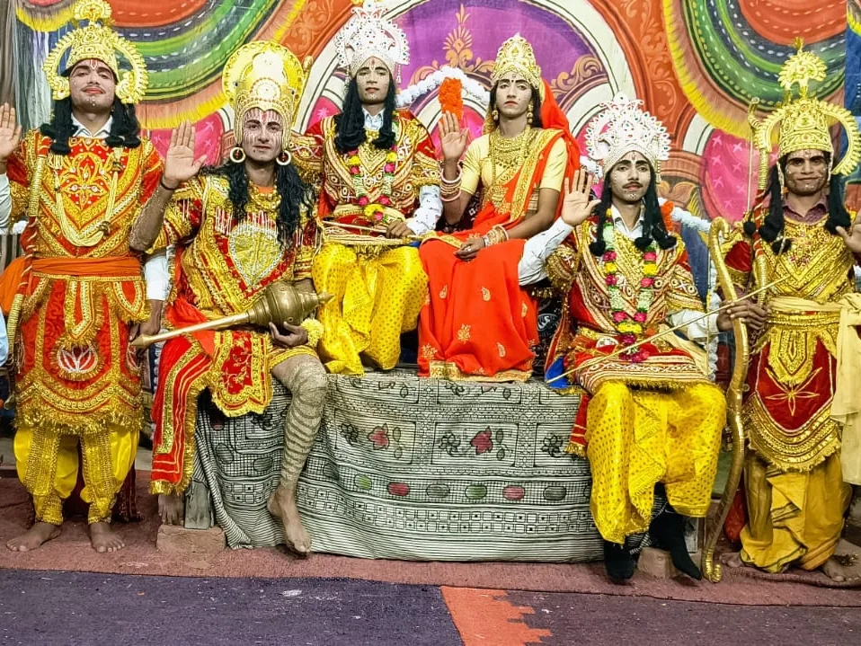 भव्य मंचन: प्रभु श्रीराम, माता सीता और लक्ष्मण लौटे अयोध्या