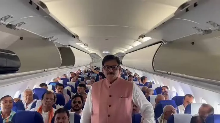 जेवर एयरपोर्ट पर हंगामा: लखनऊ जाने वाली फ्लाइट तीन घंटे से ज्यादा देरी से उड़ी