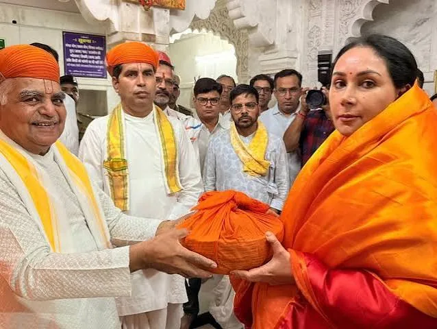 धार्मिक यात्रा: उपमुख्यमंत्री दिया कुमारी ने नाथद्वारा में किए श्रीनाथजी के दर्शन
