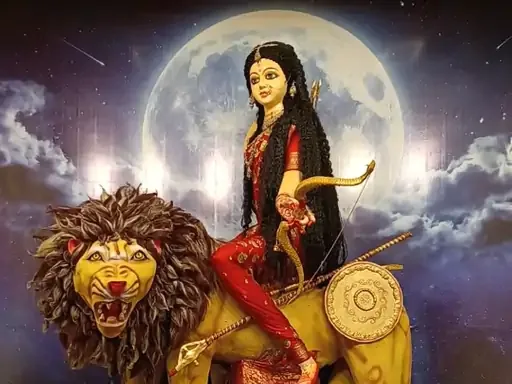 धार्मिक आयोजन: जय माता दी सेवा समिति द्वारा मूर्तियों की स्थापना और डांडिया का आयोजन