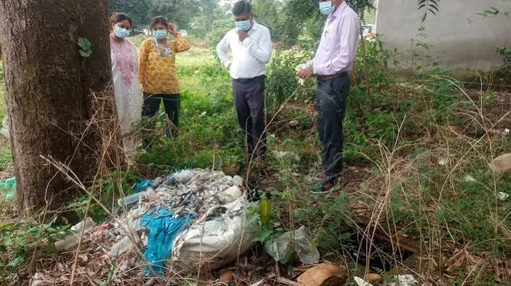 कांगड़ा में लापरवाही: रक्कड़ में खुले में फेंका मिला मेडिकल वेस्ट