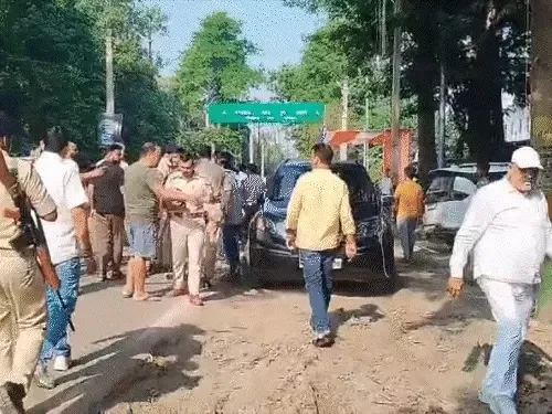 चुनावी घटना: मुजफ्फरपुर में मजिस्ट्रेट के साथ धक्का-मुक्की और आतिशबाजी