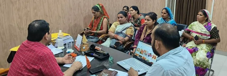 फतेहपुर में नई पहल: दीपावली गिफ्ट हैम्पर से महिलाओं की आय बढ़ेगी