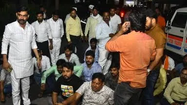 लखनऊ में विवाद: पुलिसकर्मी द्वारा भारतीय जनता पार्टी के नेता की पिटाई और दुर्व्यवहार